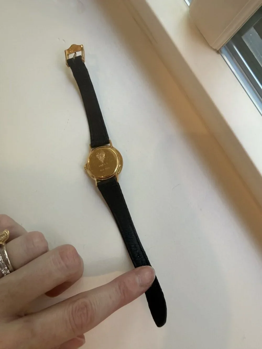 Vintage Gucci 3001L Gold Tone Black Dial Watch lizard Leather Band